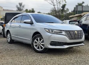 Toyota Premio 2018 Silver