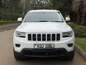 Jeep Grand Cherokee Laredo 4dr SUV 4WD (3.6L 6cyl 8A) 2015 White