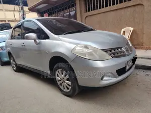 Nissan Tiida 2012 Silver