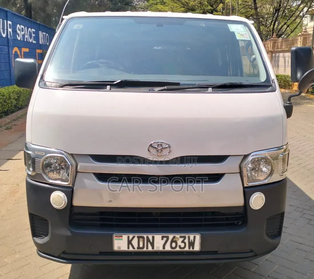Toyota HiAce 2017 White