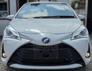 Toyota Vitz 1.5 FWD Hybrid 5dr 2019 White