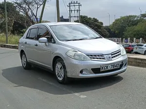 Nissan Tiida 2009 Silver