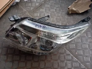 Noah 2018 Headlight Letter E