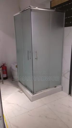 Cubicle Shower