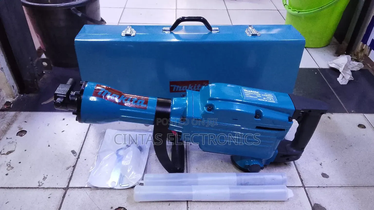 Makita Demolisher With Anti- Vibration Handle