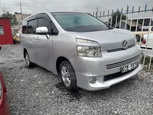 Toyota Noah 2010 White
