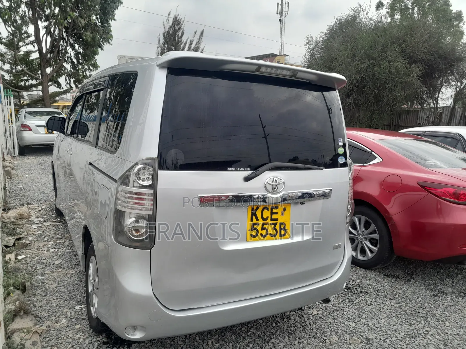 Toyota Noah 2010 White