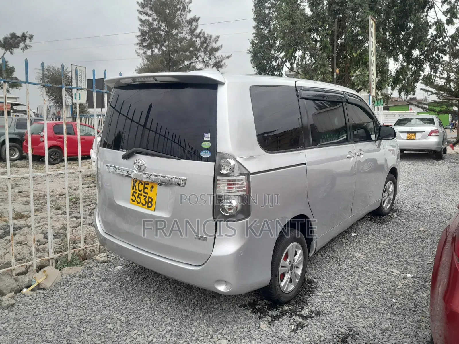 Toyota Noah 2010 White