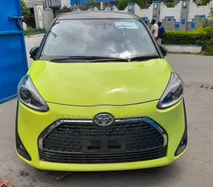 Toyota Sienta 2019 Yellow