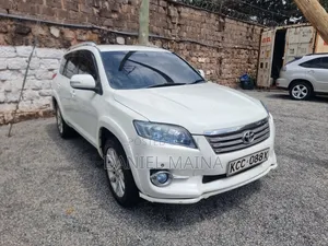 Toyota Vanguard 2009 White