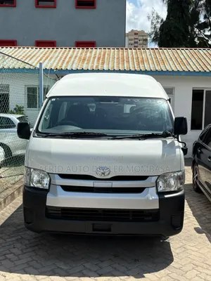 Toyota HiAce 2019 White