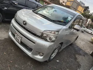 Toyota Voxy 2012 Silver