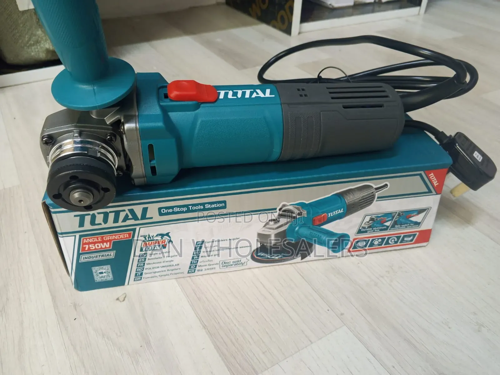 TOTAL 4.5 Inch Angle Grinder 750W Professional Use