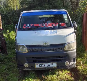 Toyota HiAce 2011 White