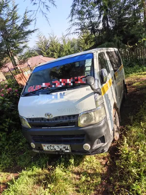 Toyota HiAce 2011 White
