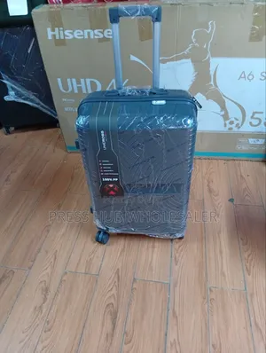 Medium Unbreakable Luggage Set – 3 PCS Spinner Suitcase* 