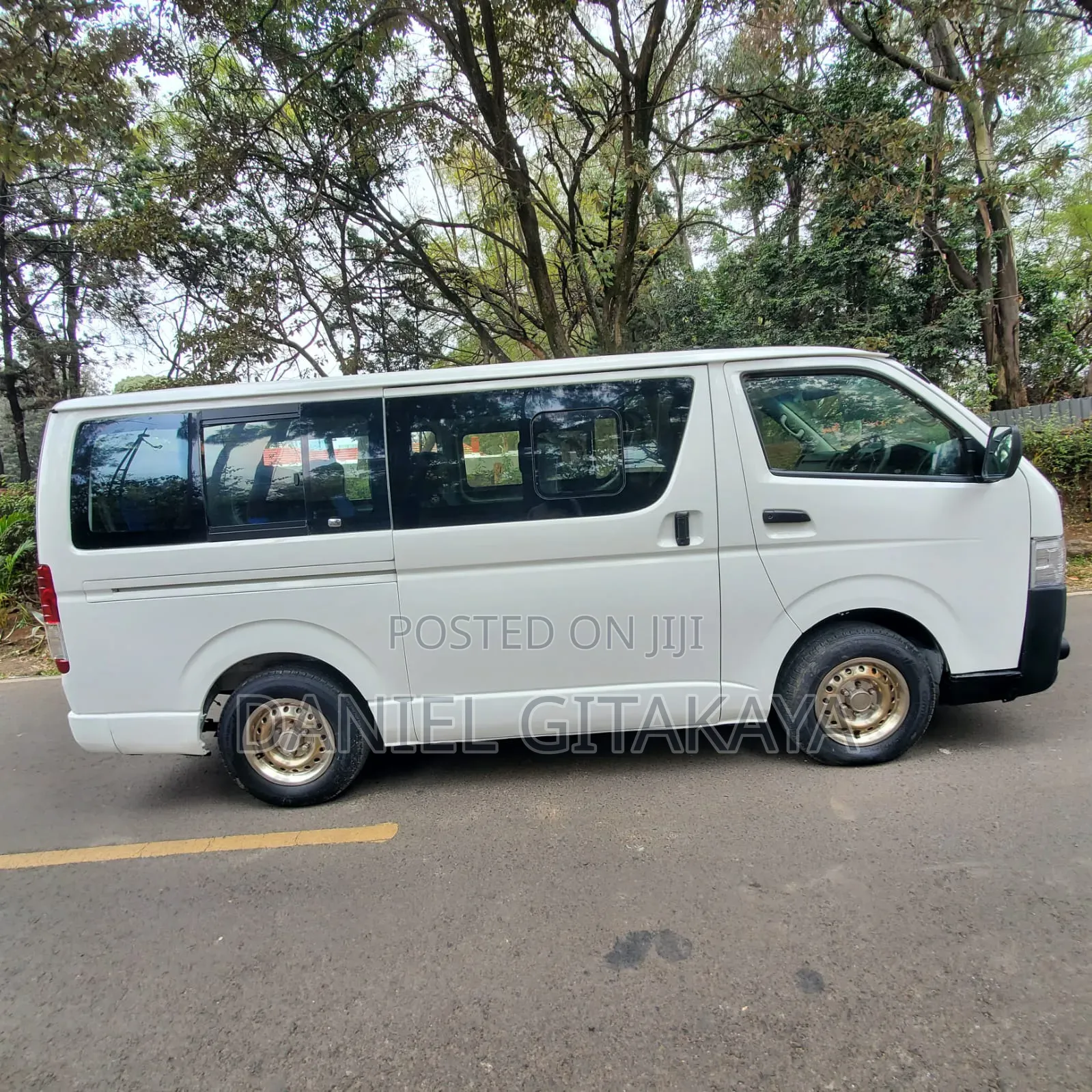 Toyota HiAce 2016 White