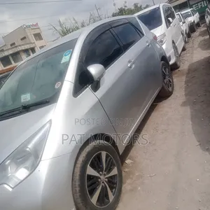 Toyota Ractis 1.3 FWD 2012 Silver