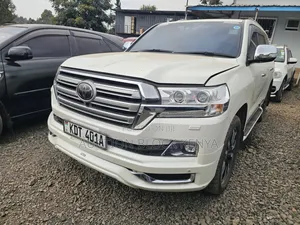 Toyota Land Cruiser 2018 White
