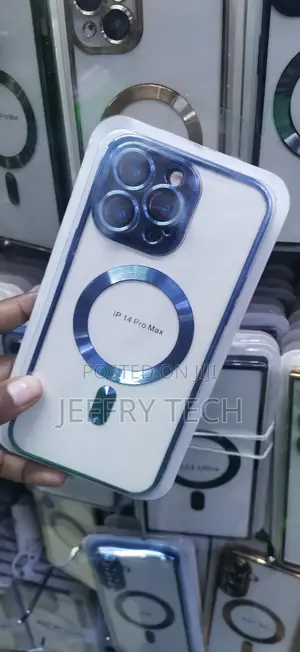 Clear Magnetic Phone Case Featuring a Blue MagSafe Ring