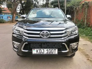 Toyota Hilux 2016 Black