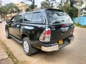 Toyota Hilux 2016 Black