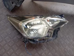 Ractis 2013 Headlight Zenon