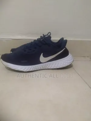Nike Revolution