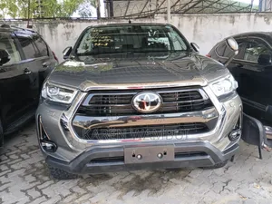 Toyota Hilux 2020 Silver