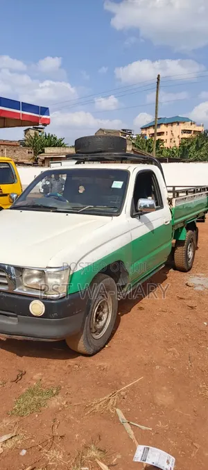 Toyota HiAce 2008 White