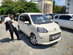Toyota Porte 2016 Beige
