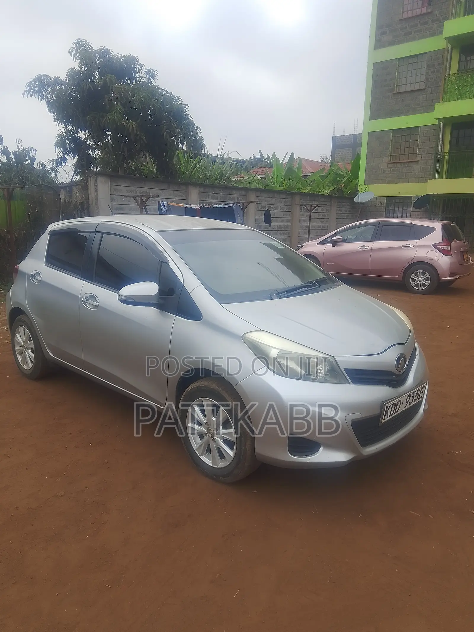 Toyota Vitz 2013 Silver