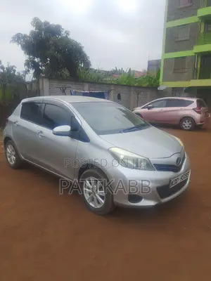 Toyota Vitz 2013 Silver