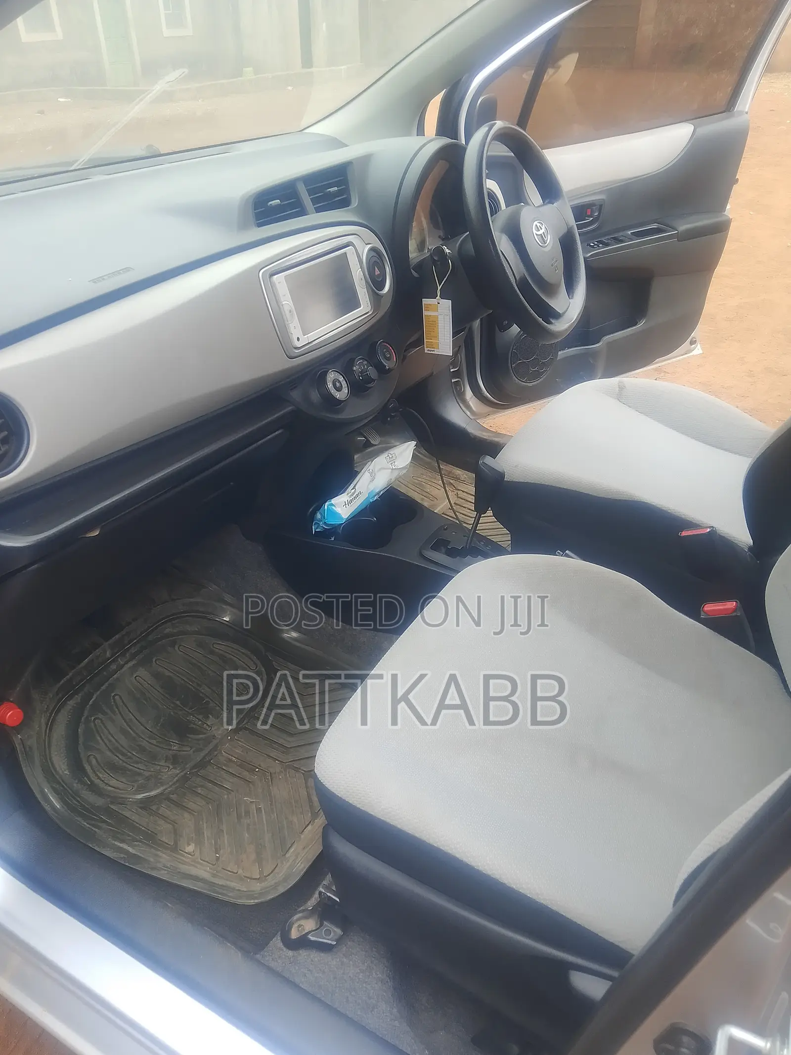 Toyota Vitz 2013 Silver