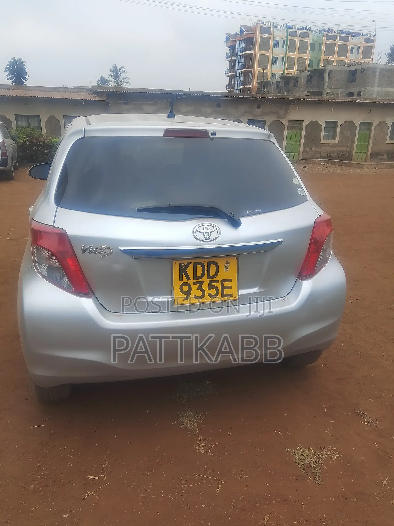 Toyota Vitz 2013 Silver
