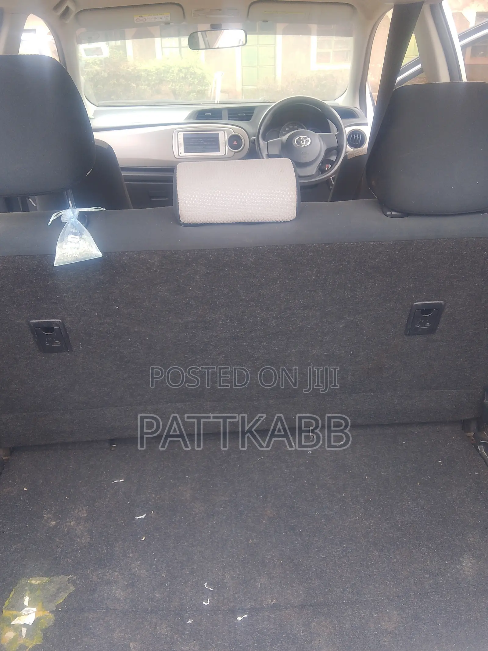 Toyota Vitz 2013 Silver