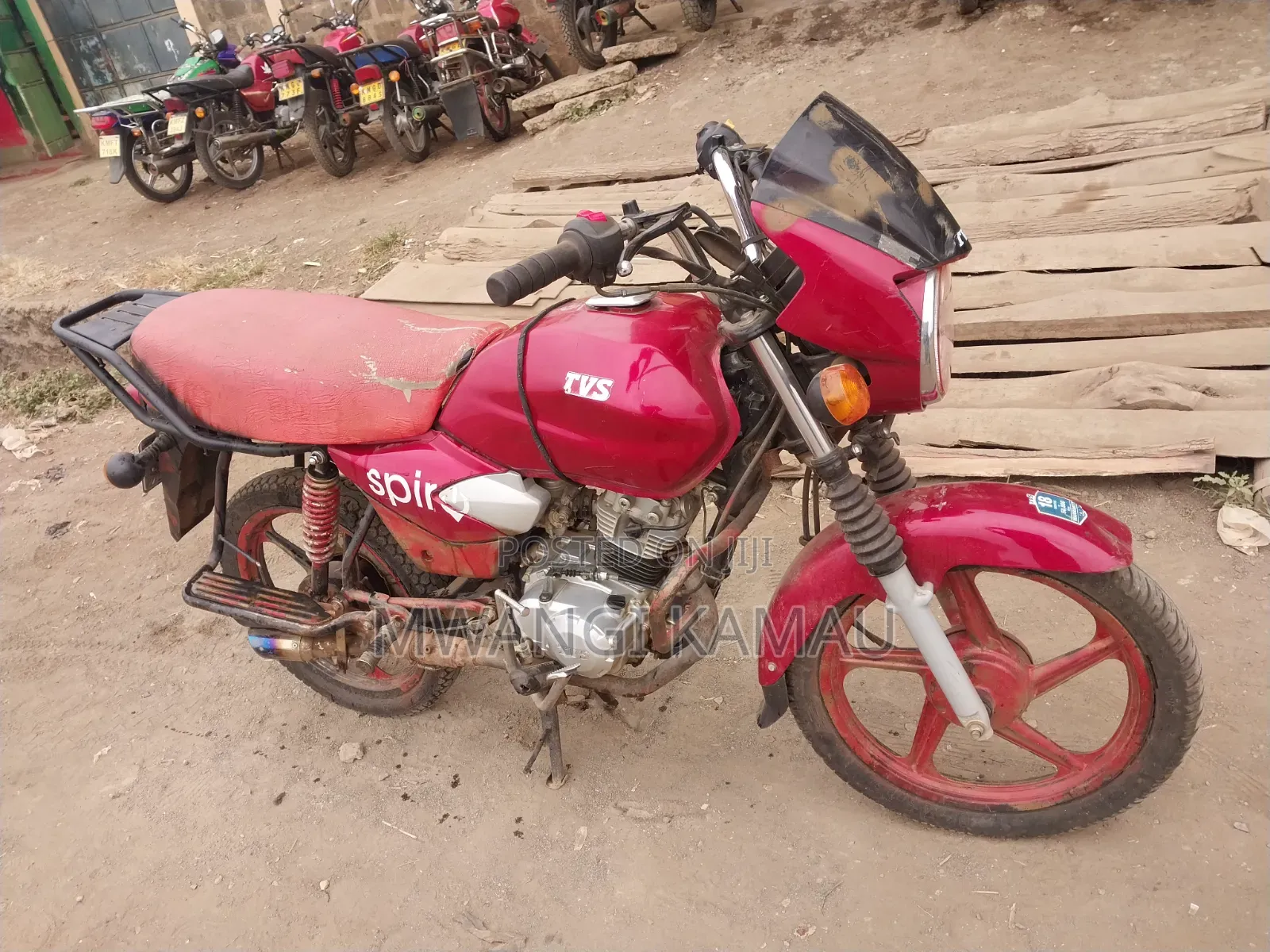 TVS HLX 125 2025 Red