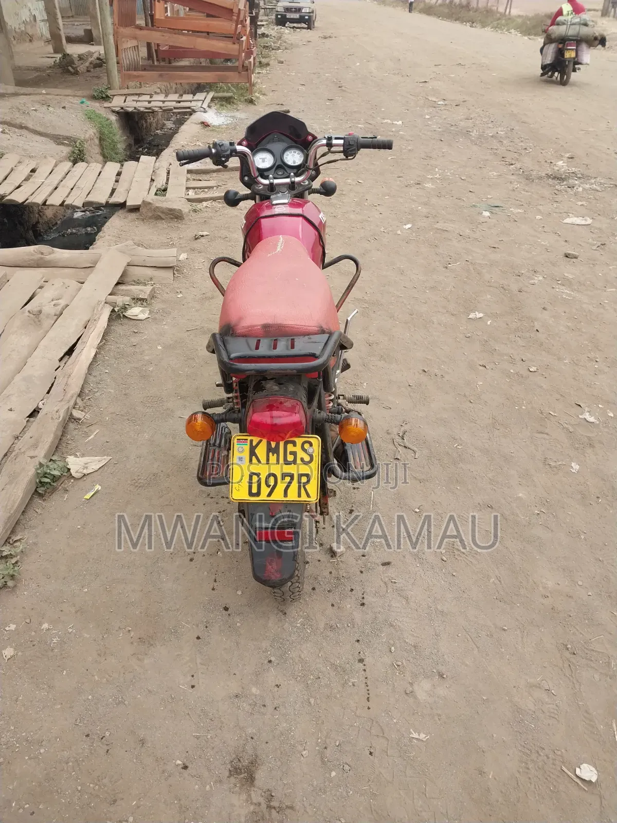 TVS HLX 125 2025 Red