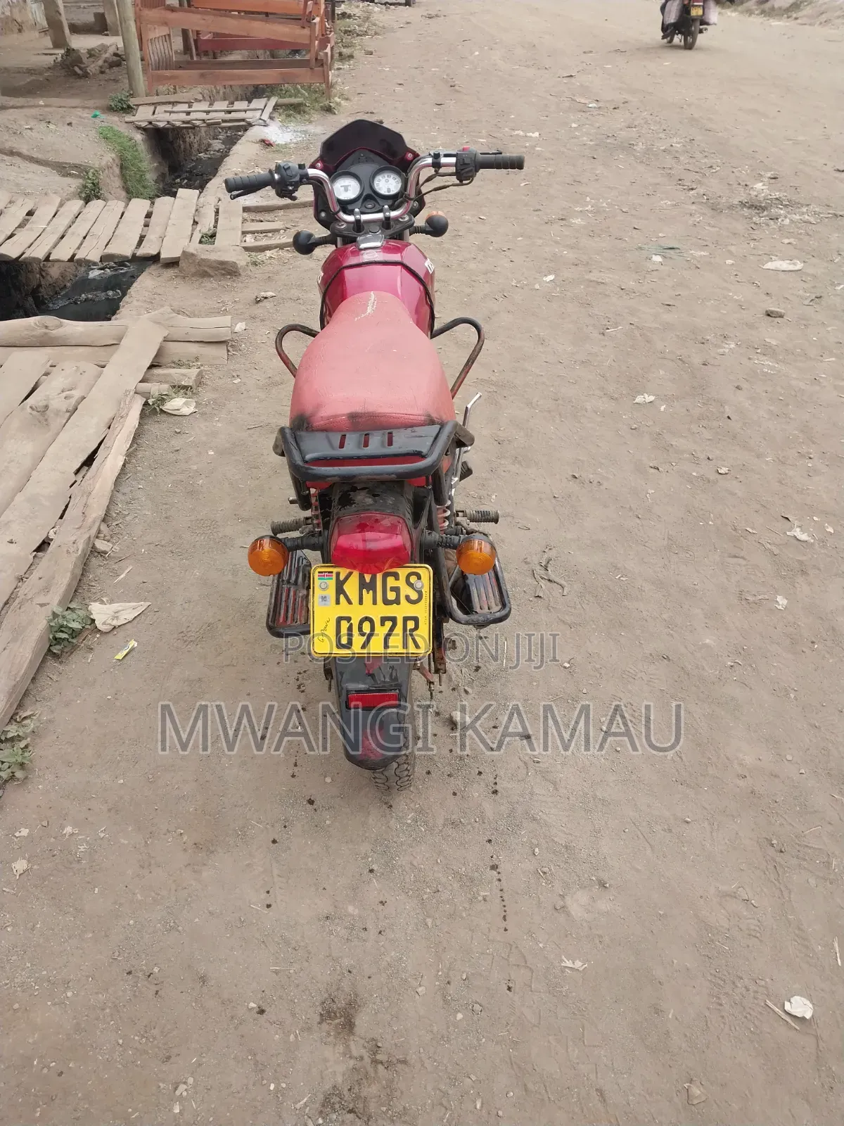 TVS HLX 125 2025 Red