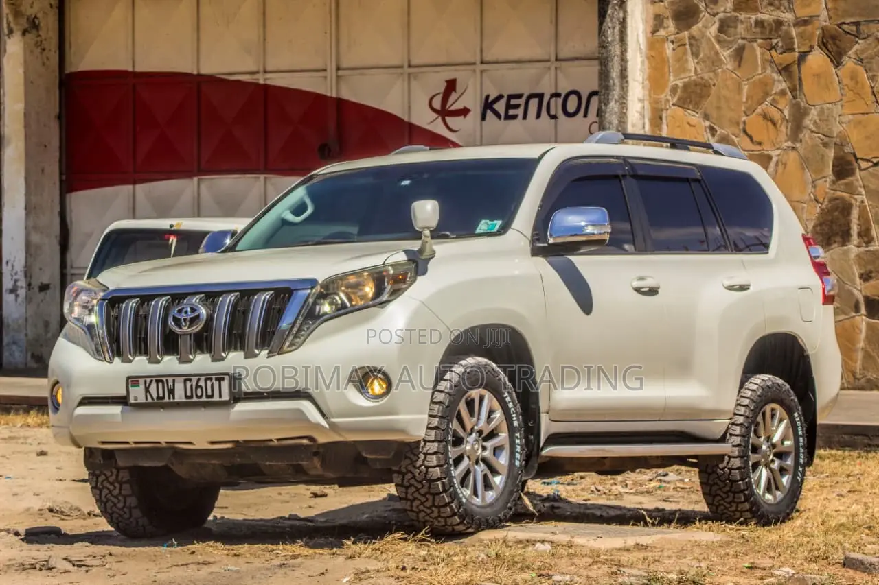 Toyota Land Cruiser 2017 White