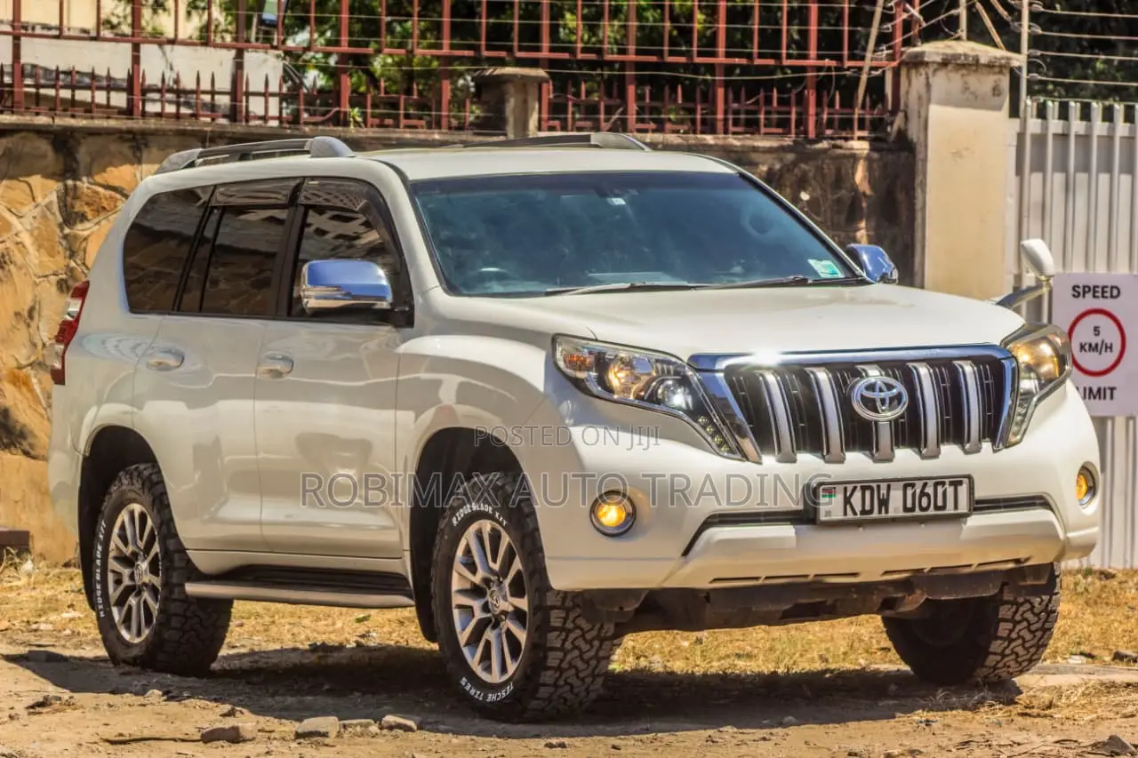 Toyota Land Cruiser 2017 White