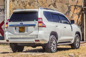 Toyota Land Cruiser 2017 White