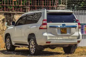 Toyota Land Cruiser 2017 White