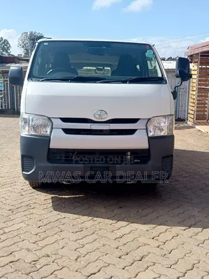 Toyota HiAce 2018 White