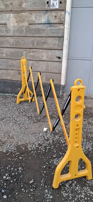 Expandable Safety Barrier – Portable Crowd Control Barricade