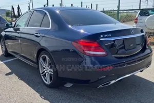 Mercedes-Benz E300 2019 Blue