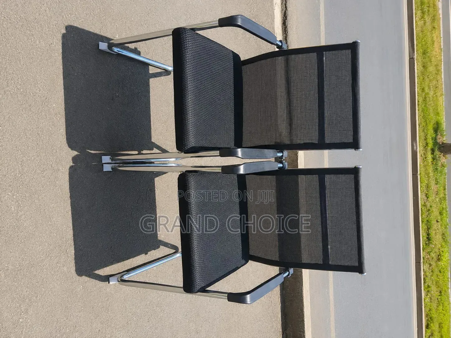 ErgonomicMesh Visitor Chair With Chrome Frame Office Reception Chair