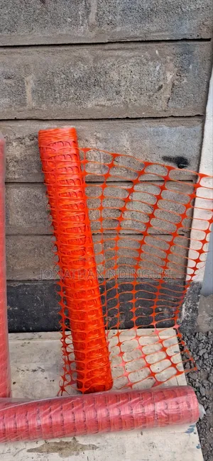 Orange Safety Net – High-Visibility Construction Barrier