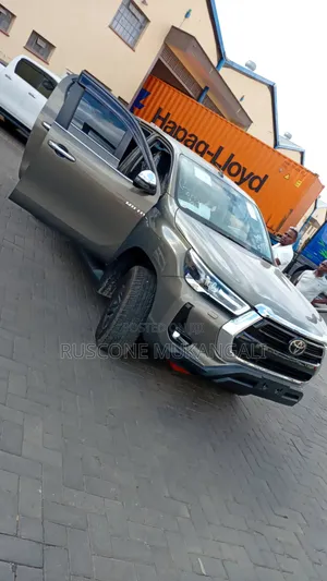Toyota Hilux 2023 Green
