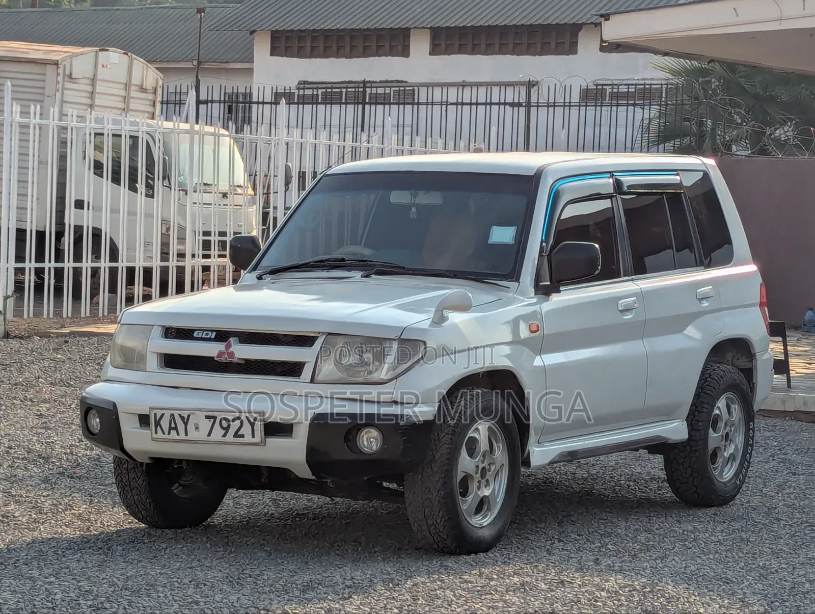 Mitsubishi Pajero 2000 White